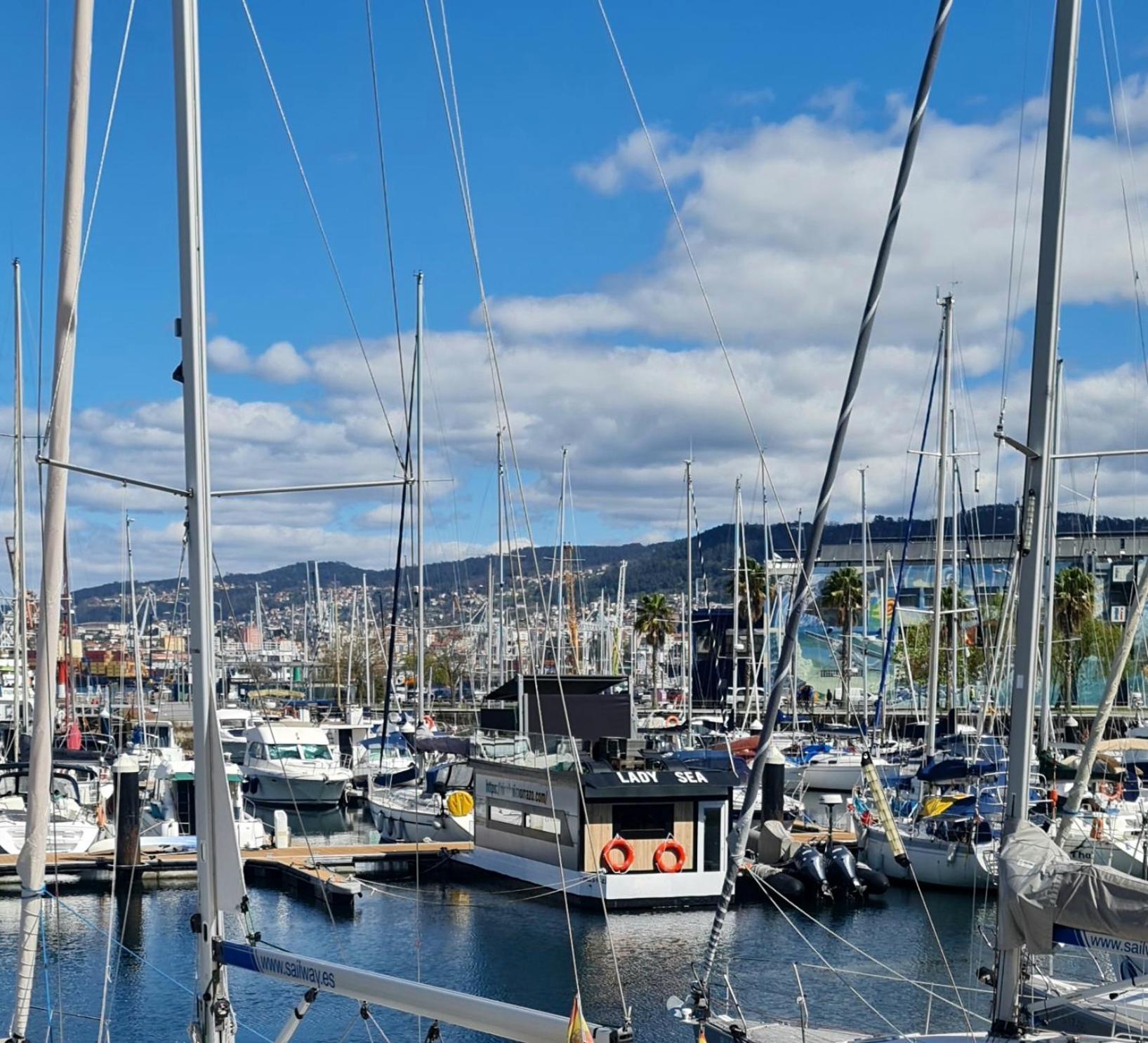Barco-Apartamento En El Nautico De Vigo Exterior foto